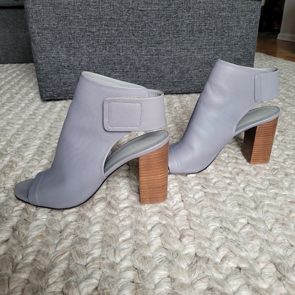 VINCE Faye Bootie 8.5 Truffle - Picture 4 of 10